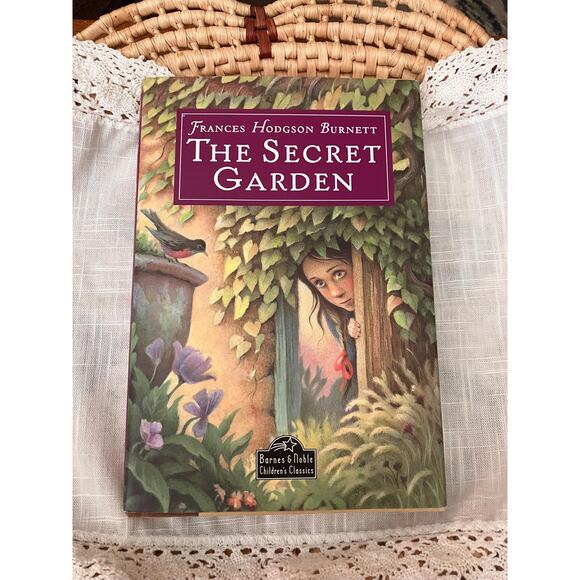 The Secret Garden: 2001 Barnes & Noble Children's Classic Hardcover - Picture 1 of 5